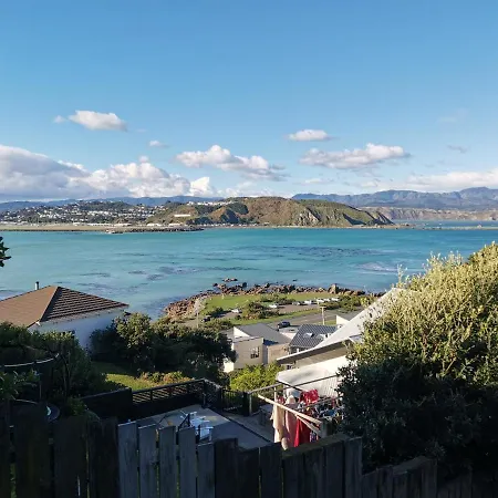 Laid-Back Lyall Self Contained Studio Apartment
